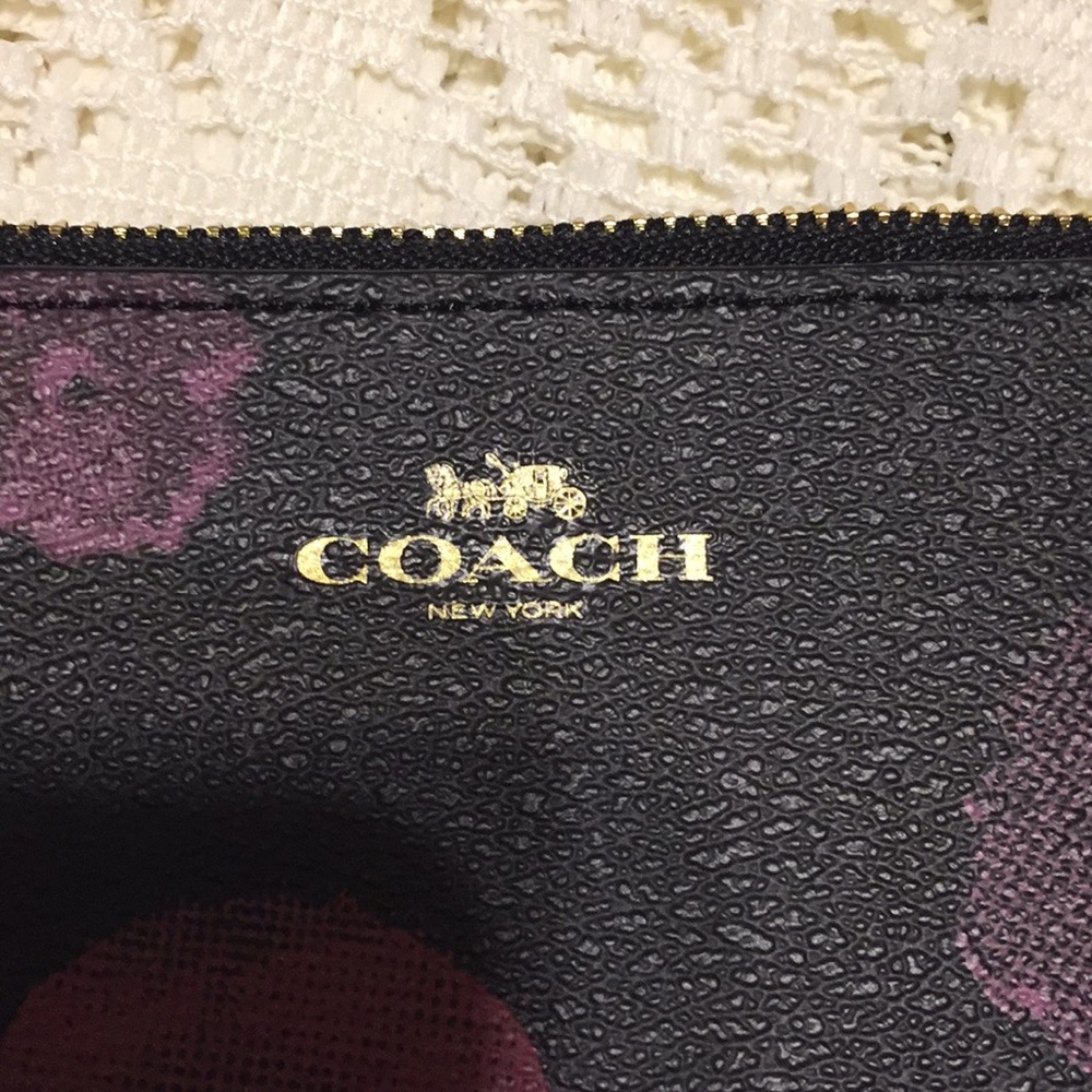 SALE- Last one! Coach Corner Zip Wristlet 🌺 - Picture 3 of 6